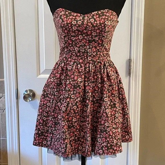 floral strapless fit and flare dress Modern And Romantic Strapless 3D Floral Silk Fit-And-Flare Wedding Dress  With Buttons main image 1